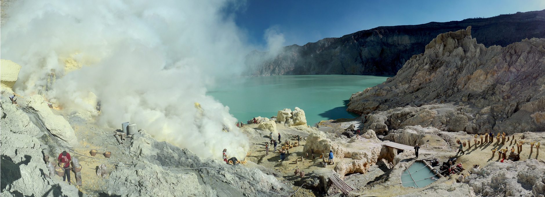 Sulfur_mining_in_Kawah_Ijen_-_Indonesia_-_20110608
