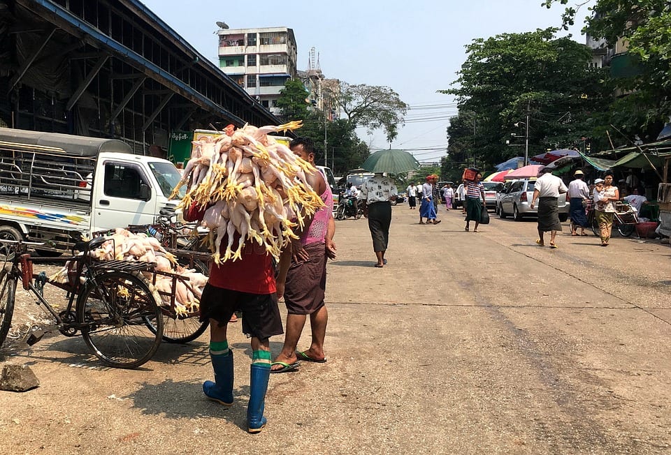 LAS CALLES DE YANGON